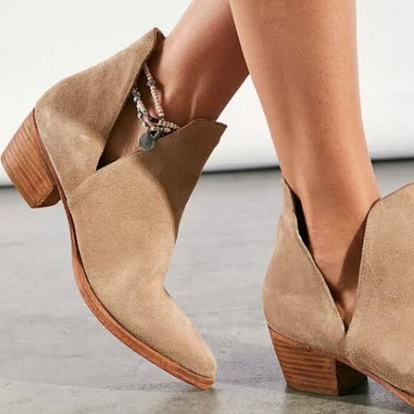 Free People Charm Double V Pointed Toe Camel Suede Leather Ankle Boot 39 - Picture 1 of 11